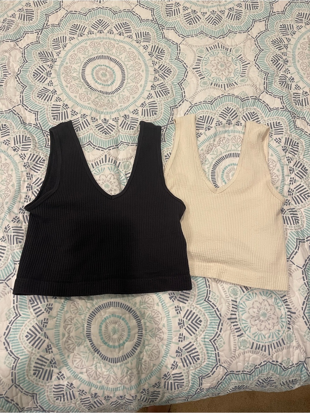 V-Neck Ribbed Crop Tank Top - Black and Cream